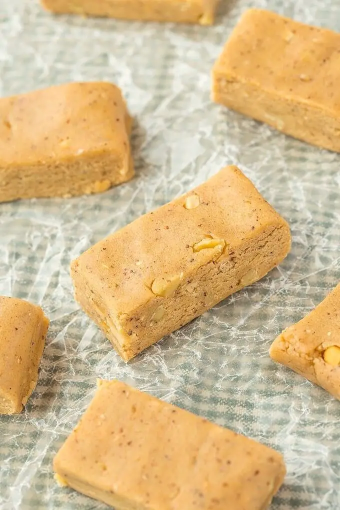 No bake banana bread protein bars