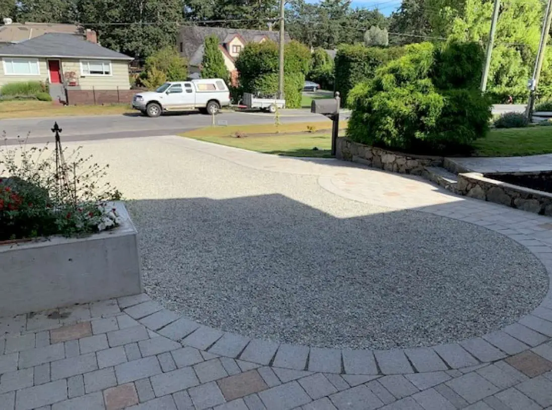 Concrete paver edging