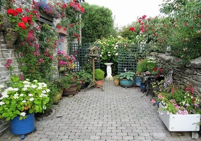 Hanging flower beds