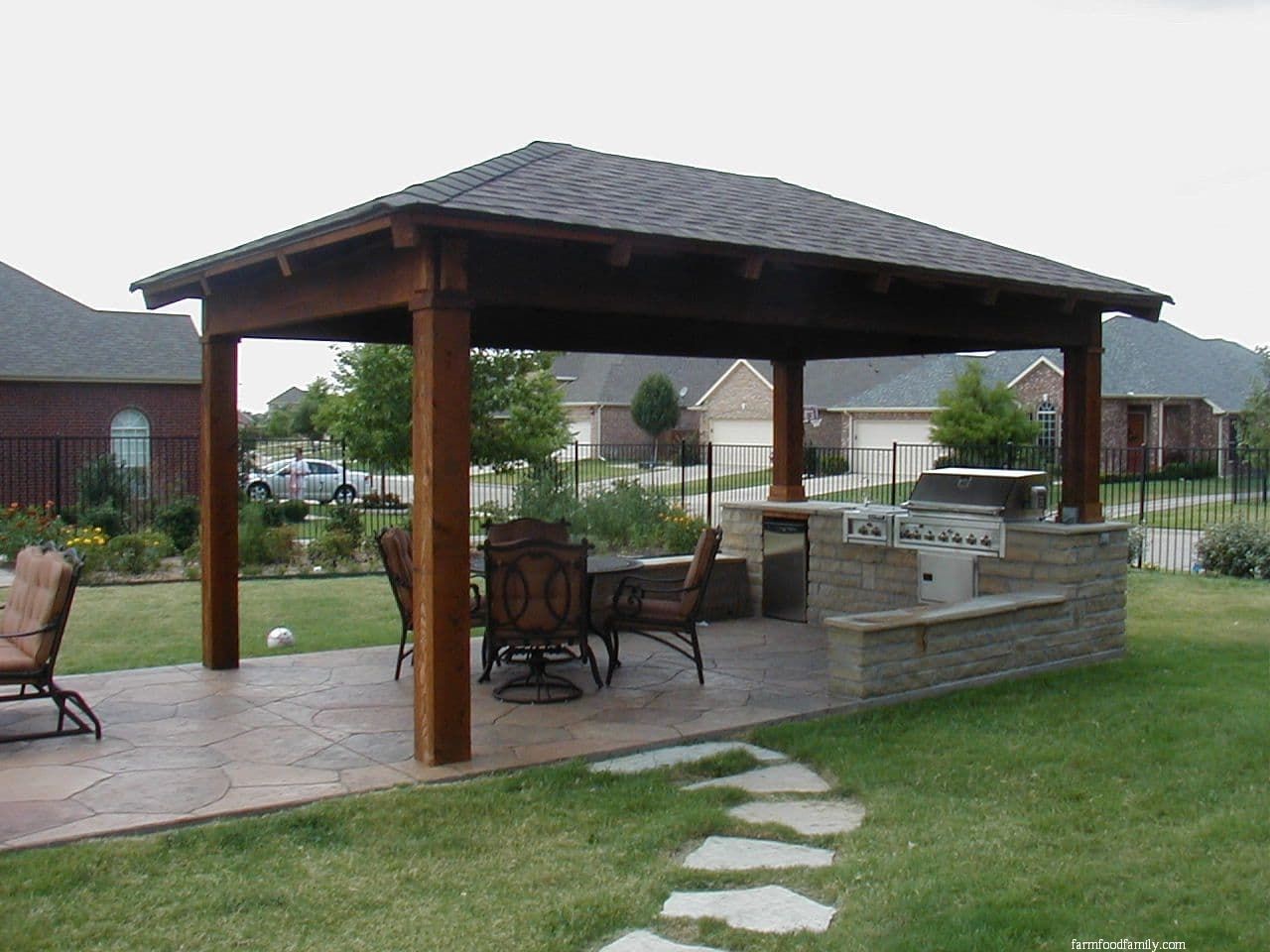 Free standing patio awning