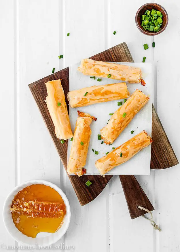 5-Ingredient Cheesy Phyllo Rolls