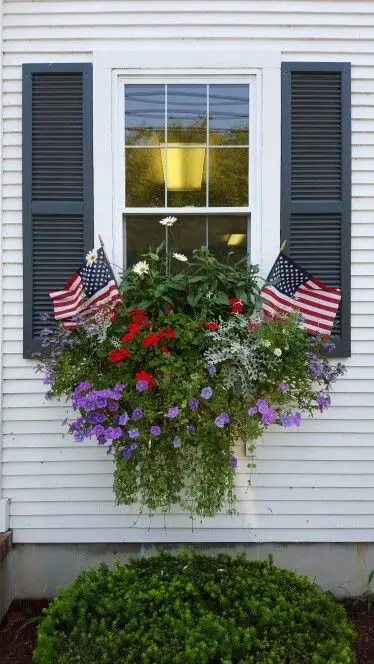 #3. Patriotic Planter