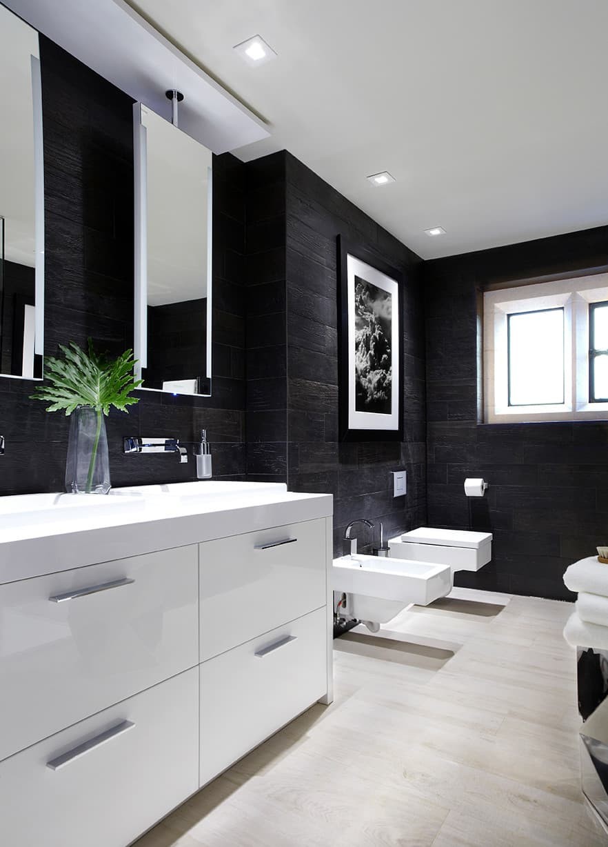 Black accent wall bathroom ideas.