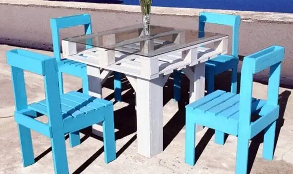 Pallet dining table