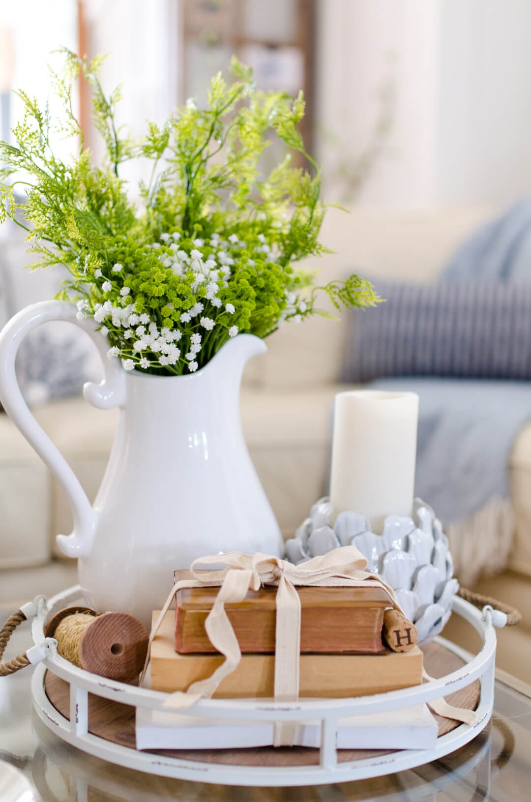 Vintage-styled centerpiece