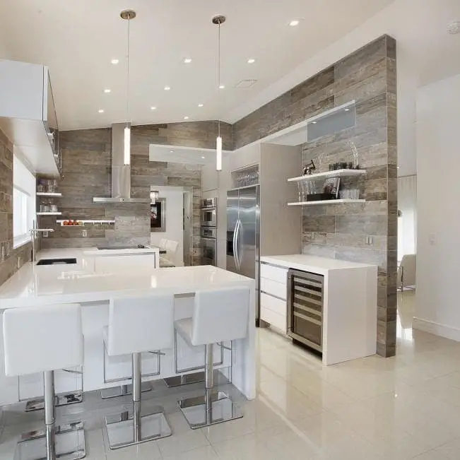 White Kitchen Peninsula