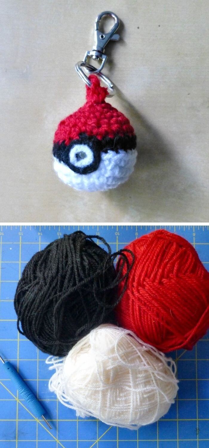 Pokeball earpods keychain