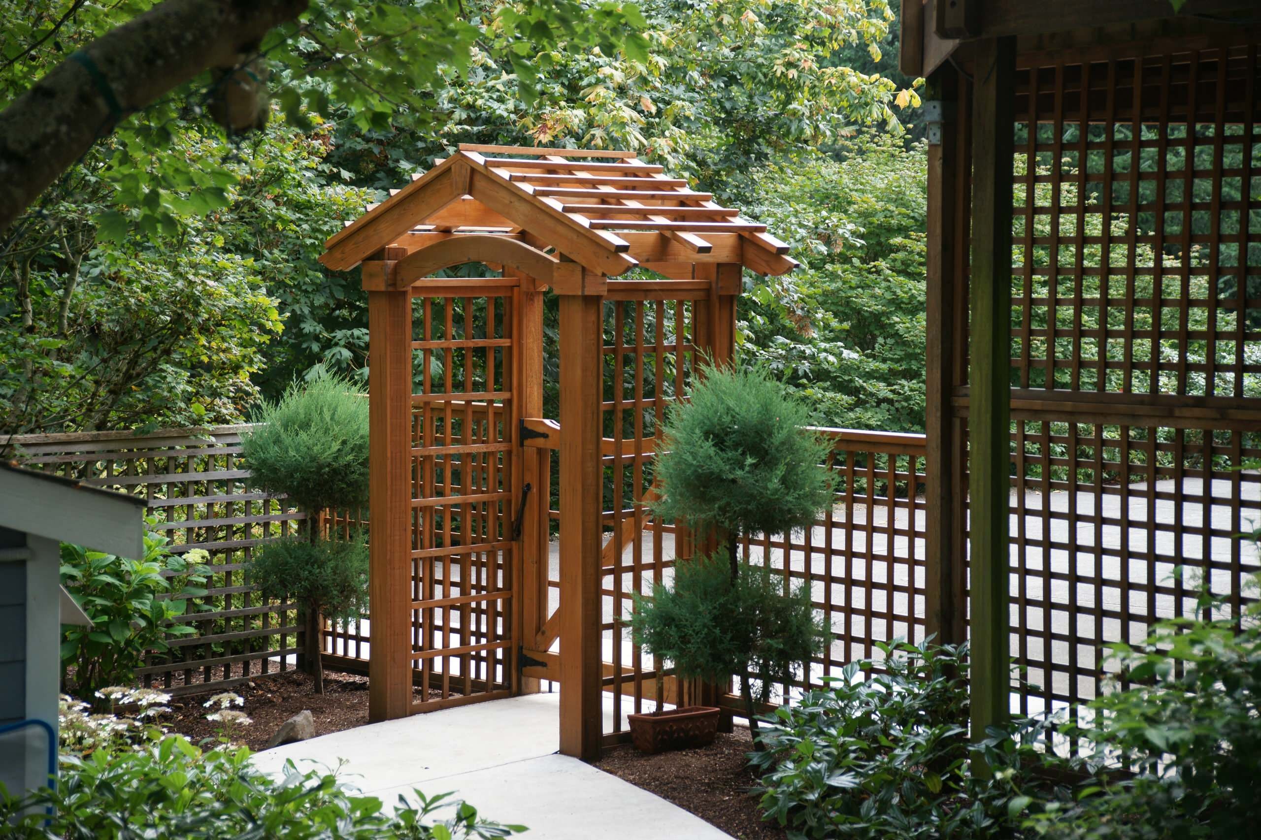 Sloped lattice fence