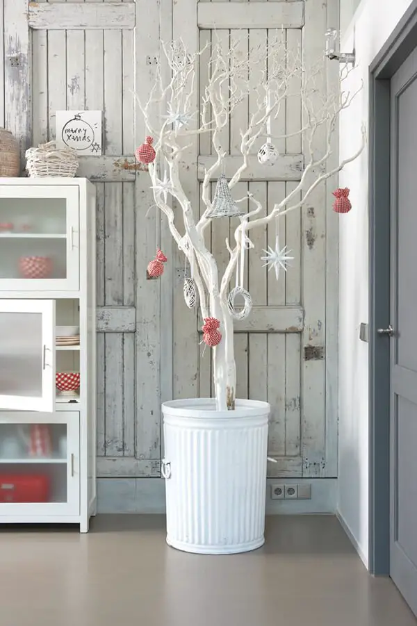 32-40. More indoor Christmas decor ideas