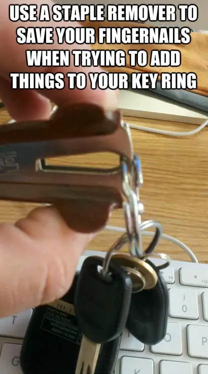 Staple remover to save your nails