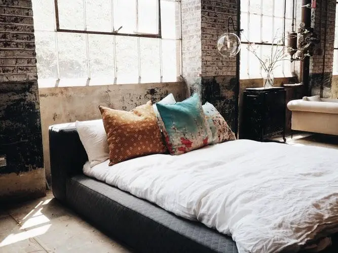 20 Ideas On How To Decorate Your Bedroom With A Cheap Mattress