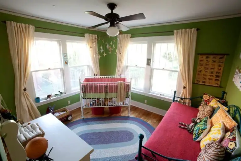 What Color Curtains Go With Green Walls? (25 Best Ideas)