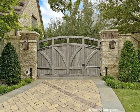 Farmhouse style driveway gate