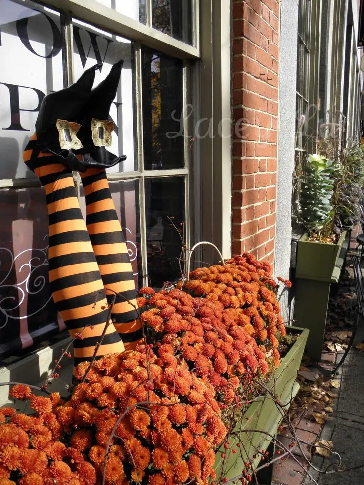 15+ Window Box Decorating Ideas For Halloween