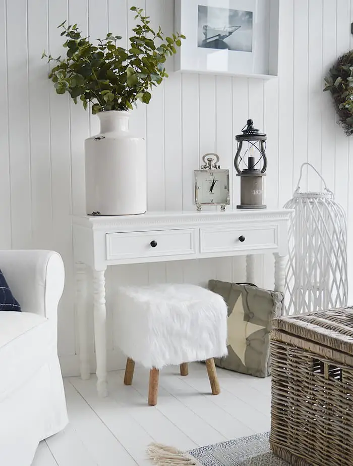 White Table entryway