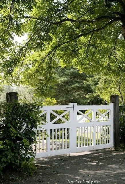 Traditional ranch entrance