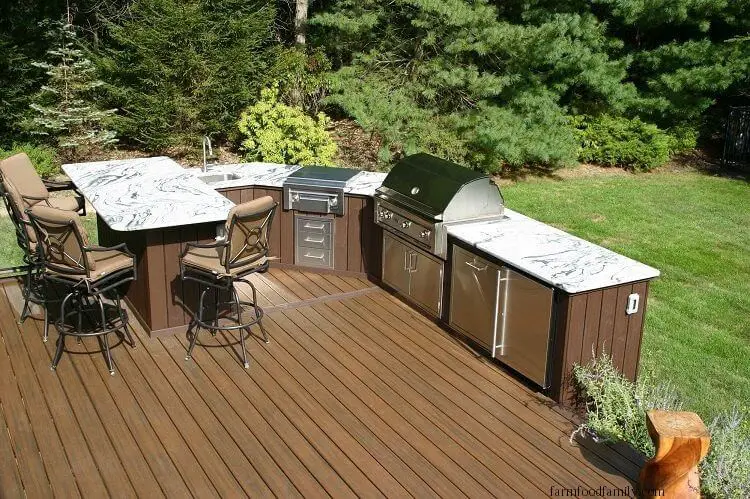 Bring Great Look to Your Outdoor Deck Kitchen