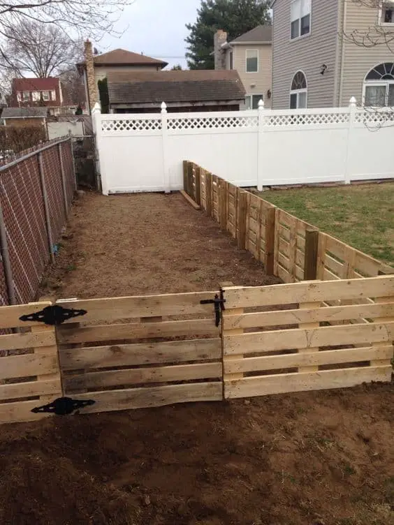 Pallet fence ideas for dogs