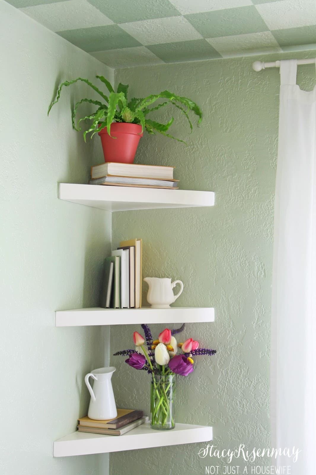 Curved Hovering Triangle Corner Shelf