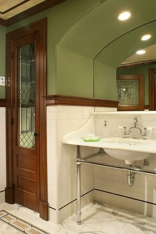 Craftsman Full Bathroom with Console Sink