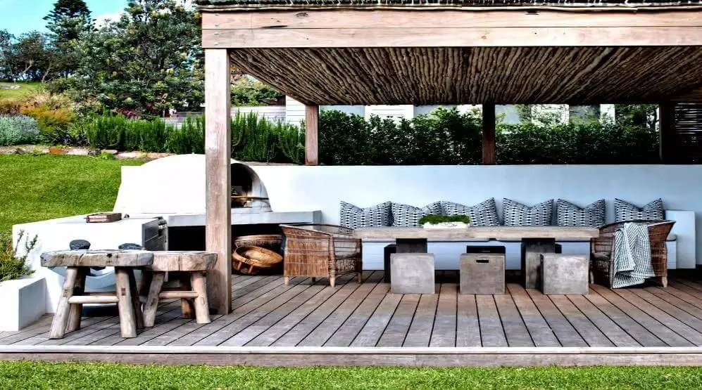 Thatched porch ceiling