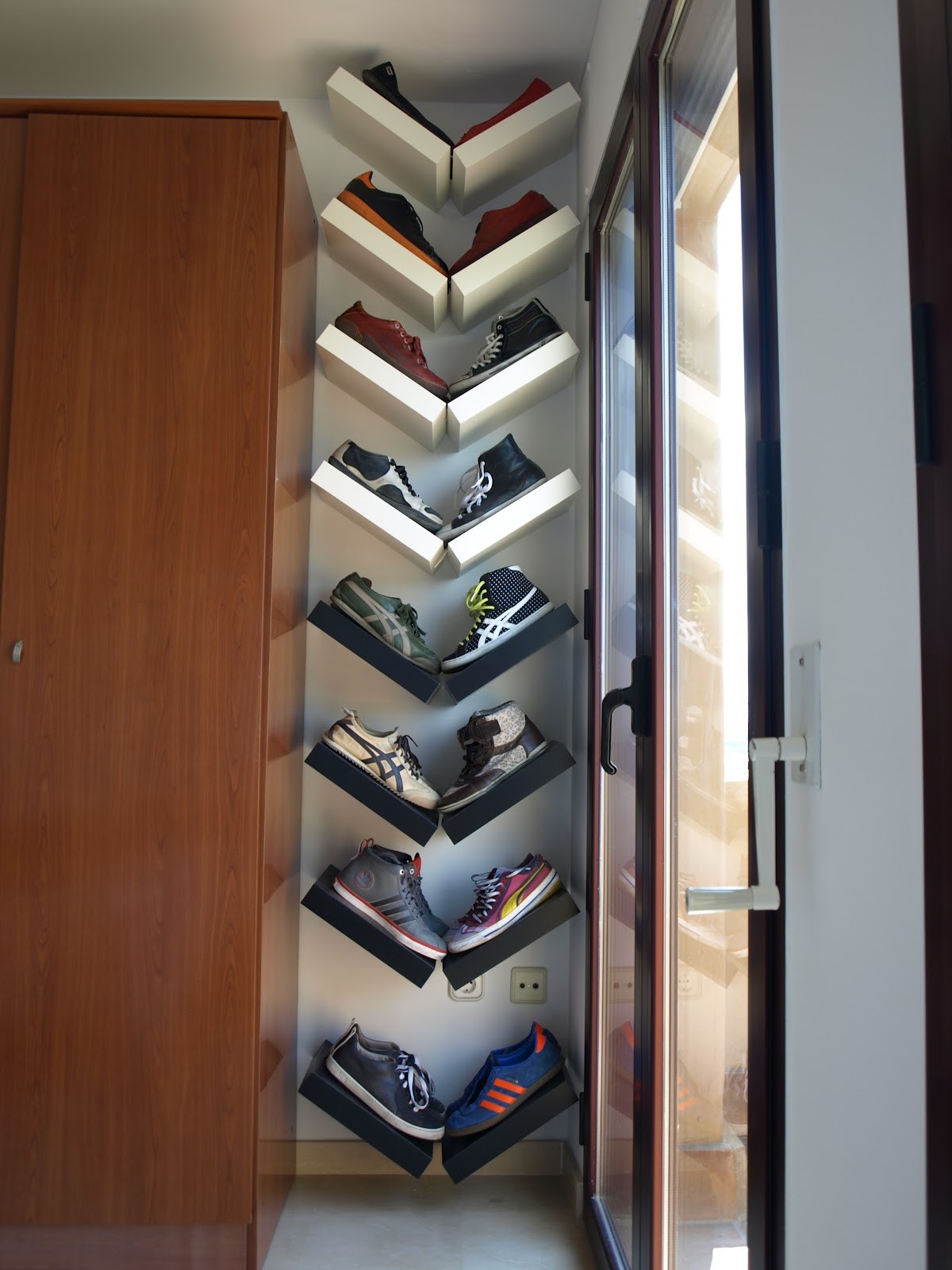 Organize your shoes with wooden shelves placed in a ‘V’ shape