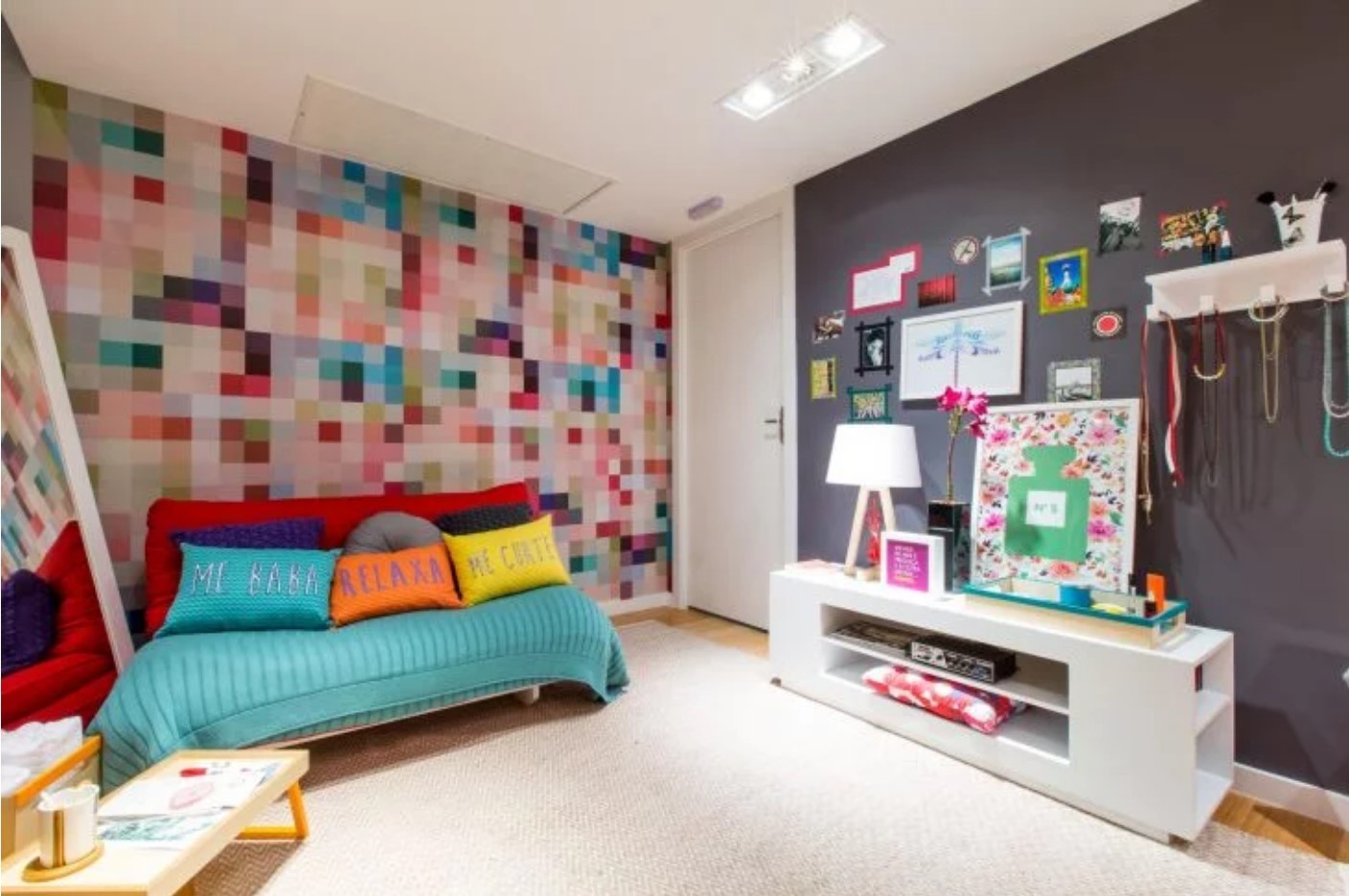 A pixelated wall will color your room