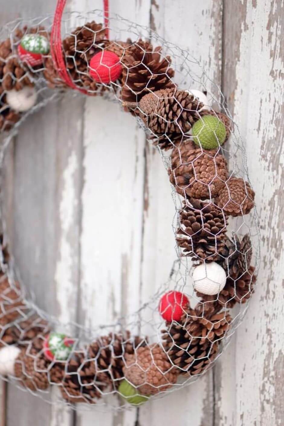 The jolly holiday wreath