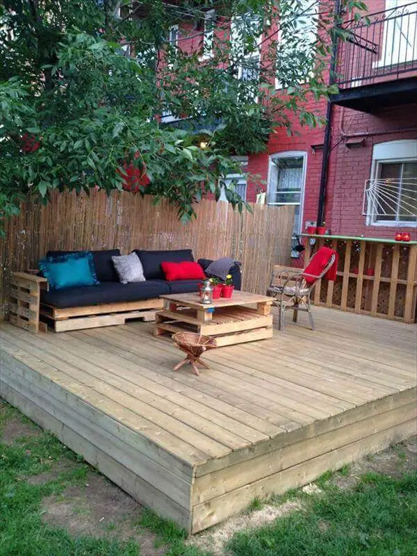 DIY Pallet Sofa